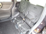 ◆チップアップ&ダイブダウン機構付【ULTR SEAT】は後席座面を左右分割で跳ね上げることができます。トランクで積載できない背の高い荷物をラクラク収納できます。ホンダ車ならではの人気装備です。