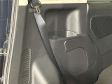 後部座席左右にもボトルホルダーが装備されております。小物入れ付きです。