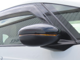【LEDドアミラーウインカー】ドアミラーにウィンカーが付いているので、周りの車がウインカーやハザードに気付きやすくなります。右左折時や車線変更時の事故を防ぎ、安全に走行できます。