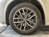 BMWならではの卓越した走りを支えるホイールと足回りです!日本車の走りに慣れている方にもぜひ体感して頂きたいほど、高いレベルでまとまっています!