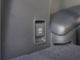 後席用にも電源ソケットが装備されています。