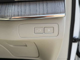 ◆パワーテールゲート/運転席から降りることなくテールゲートの開閉が可能です。