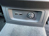 後席にはチャージオンリーのUSB。