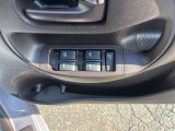 ゆったりと広い店内で、お車の悩みや各種相談を承ります。