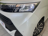 【LEDヘッドライト】悪天候や夜間走行時も良好な視界を確保し安心して運転できる高輝度LEDヘッドライトを装備!点灯速度が早く、消費電力も抑えられています。