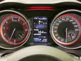 視認性の高いメーターデザイン。重要な情報をひと目で確認でき、安全運転をサポートします。
