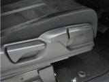 ◆シートハイトアジャスター◆運転席を上下に高さ調節ができます!運転ポジションを体格に合わせてシート調整できます。