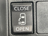 【パワースライドドア】スマートキーや運転席のスイッチでスライドドアの開閉が可能♪電動だから力を入れてドアを開ける必要が無く、小さいお子様でも、重い荷物を持っている時もラクに開け閉めできます♪