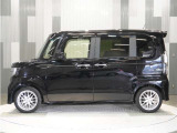 全車整備代金を車両本体価格に含んでおります。法定点検整備または定期点検を実施し、点検記録簿を発行致します。