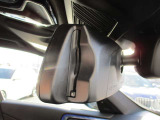 日本仕様のBMWではルームミラー内蔵型のETC車載器を採用しているので、後からつける必要がありません。