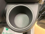 最も気になる室内は、特にこだわってクリーニングしております。マットやシートだけではなく、エアコンの吹き出し口やドアノブの隙間など、様々なブラシや道具を使い分けて、隅々までクリーニングしております。