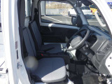 国の指定を受けた自社工場で、整備士が車検と点検整備を行っております。裕も充分!