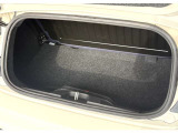 リアシートは可倒式。急な大荷物があっても十分に対応できます。