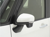 ◆ドアミラーウインカー◆ドアミラーにウインカーを装備しています。対向車に自身の進行方向を合図し安全に運転できます。