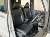 【運転席・助手席】内装ルームクリーニング済みです。しっかり綺麗にしていますので、是非、お確かめください。車に自信があるからこそ、是非一度ご来店頂き内外装も見てもらえると幸いです。