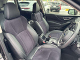 毎日過ごす運転席は要チェック。シートのへたり・擦れ、視界のイメージまで伝わる重要ポイント。