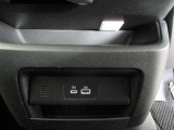 ■フロントセンターにUSB(ヤイプC)とUSB(タイプA)の充電用ポートが設置されています。