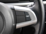 ハンドル手元のパワーボタンを押すと、高速道路の合流や坂道でもスムーズな加速をアシストします。
