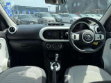 フランス車ならではのオシャレな内装がオススメです!