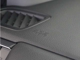 ◆助手席エアバッグ◆SRSエアバッグは、シートベルトだけでは防ぎきれない衝突時の衝撃から乗員を守るための安全装置。衝突時に瞬時に膨らみ、頭部や胸部がダッシュボードに直接衝突するのを防ぎます。