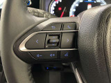 【ステアリングスイッチ付ハンドル】ナビゲーションに視線を移さず、ハンドルから手を離さず、運転に集中したまま手元でオーディオ操作できます♪
