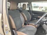 運転席側のドア内張りは、丁寧な仕上げが施されています。質感の高さが、快適な空間を演出。細部にまでこだわりが感じられます。