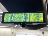 【インテリジェントルームミラー】後席の大きな荷物や同乗者で後方が確認しづらい時でも安心!カメラが撮影した車両後方の映像をルームミラー内に表示。クリアな視界で状況の確認が可能です!