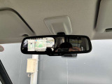 ルームミラーには、上から丸見えアラウンドビューモニターが写るので駐車が苦手な方には便利な装備になりますね♪
