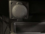 12V/120Wのアクセサリーソケットが配置されています。