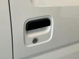 品質には自信があります!ハッピーの品質・キレイなお車をお届けさせていただきたい!そんな気持ちでキレイに仕上げております。フロアマットなどの清掃はもちろん、シート下なども徹底的に清掃しております。