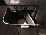 収納ボックスがついており便利に使用出来ます。