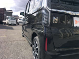納車時には、お車のボディーを全磨きして、お化粧(ワックス)して、お客様にお渡ししております。