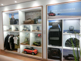 アクサセリー類の展示も豊富にございます。