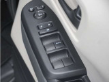 ◆パワーウィンドウスイッチ◆運転席から全席の窓の開閉操作を行うことが出来いつでも換気ができます!