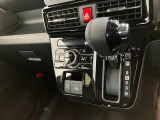 品質へのこだわり!フロアマットやシートなど車内をキレイに清掃し、ニオイや汚れなどを徹底的にクリーニングしてもらっております。室内はピカピカです☆