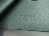 ◆助手席エアバッグ◆SRSエアバッグは、シートベルトだけでは防ぎきれない衝突時の衝撃から乗員を守るための安全装置。衝突時に瞬時に膨らみ、頭部や胸部がダッシュボードに直接衝突するのを防ぎます。