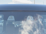 【i-ACTIVESENSE】走行中に前方の車両等を認識し、衝突しそうな時は警報とブレーキで衝突回避と被害軽減をアシスト。より安全にドライブをお楽しみいただけます。