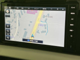 目的地までのルートを鮮明に表示し、安全運転をサポート。ナビゲーション機能で快適なドライブを演出します。