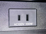 100V電源コンセント付き、ちょっとした家電も使用可能です。