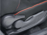 ◆シートハイトアジャスター◆運転席を上下に高さ調節ができます!運転ポジションを体格に合わせてシート調整できます。