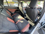 リヤシート。乗車定員5名。
