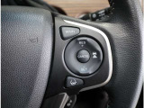ホンダセンシング機能のクルーズコントロールはアクセル操作せず一定のスピードで走行するのはもちろん、前車との適切な車間距離も保ちます!車線内を走行できるようハンドル操作を支援する機能も付いています!