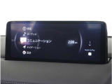 【純正マツダコネクトナビ】美しい地図画面と簡単操作が特徴です。手元のコマンダーで操作が可能なので入力や操作も便利ですね!各種車両設定や車両情報を確認することも可能です。