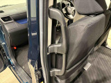 それぞれの身長や手の大きさに合った高さと太さを実現した大型乗降用アシストグリップ