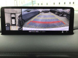 360&deg;ビューモニターでは前後左右4つのカメラ映像をさまざまな走行状況に応じて切り替えてセンターディスプレイに表示することで、駐車時や狭い道でのすれ違い時、見通しの悪い交差点進入時でも安心感を高めます