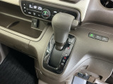 運転席周辺のスマートなレイアウトが、操作のしやすさを実現。快適なドライブをサポートします。