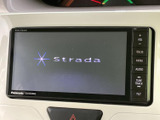 使いやすいインターフェースで、スムーズなナビ操作と快適なオーディオ体験を提供します。目的地設定や音楽選択も簡単に行えます。