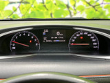 必要な情報をひと目で確認できる見やすいデザイン。速度や燃料残量、各種警告表示を分かりやすく表示します。
