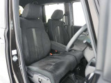 運転席と助手席は足元が繋がっているので自由に行き来しやすいので駐車場が狭いときでも助手席側からスムーズに乗り降りできて便利!