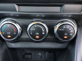 空調はAUTO エアコンですので、温度設定するだけで後は車が管理してくれます。快適な室内空間です!